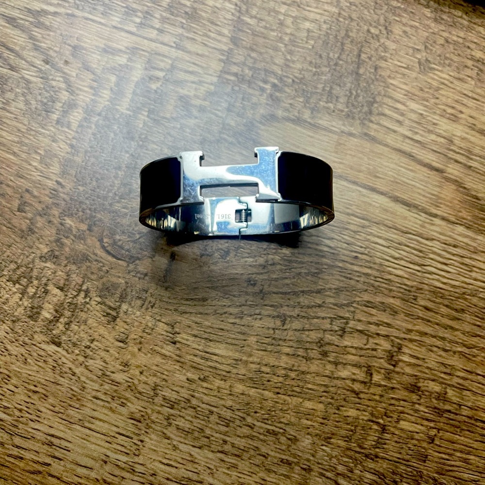 Cute stainless steel H bracelet